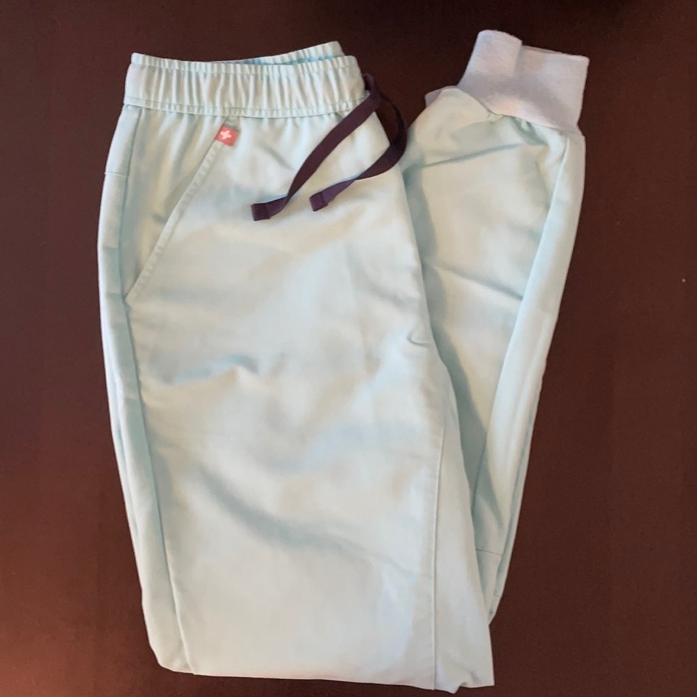 Figs men’s scrub pants- jogger style